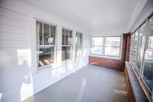 Building Photo - 1452 Rollins Rd