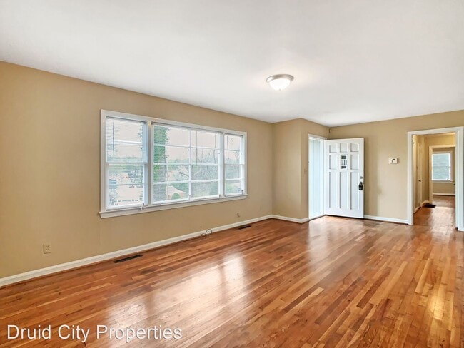Building Photo - 3 br, 1.5 bath House - 5 Dogwood Lane