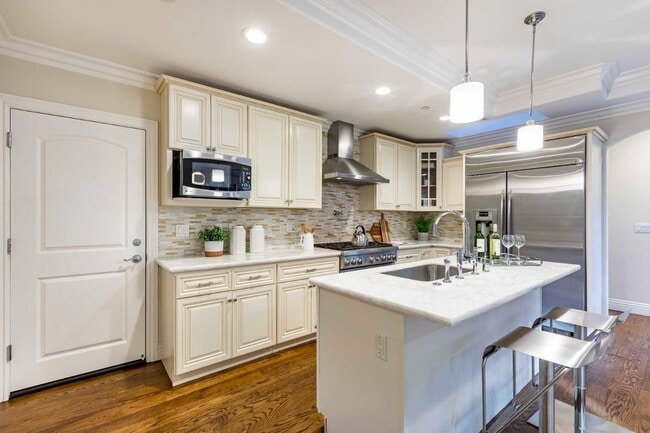 Foto del edificio - 140 Tennyson Ave