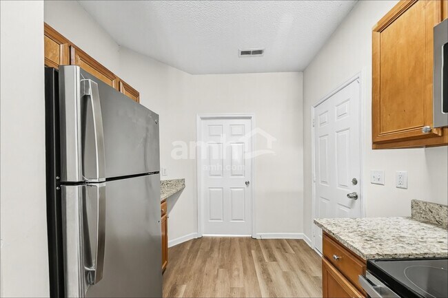 Foto del edificio - 104 Cameron Way Cir