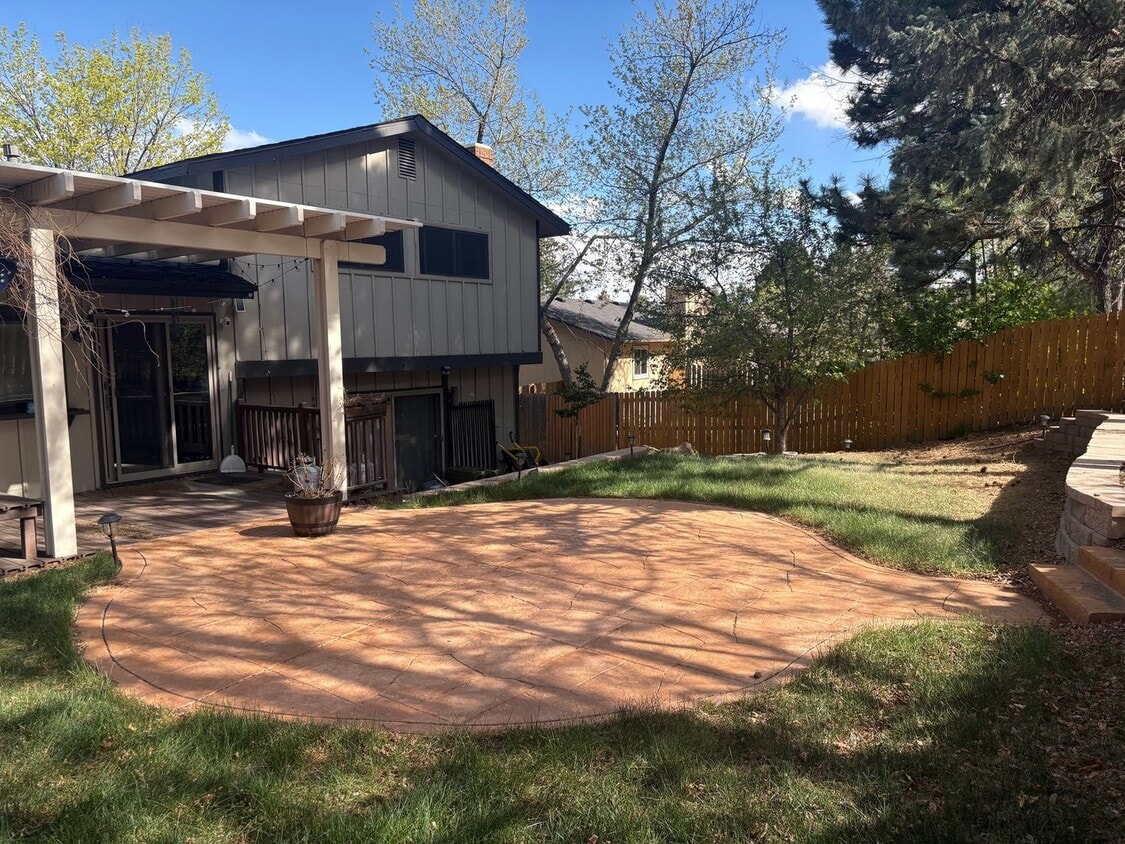Foto del edificio - Beautiful home for rent in Cheyenne Mountain School District (D12) @ Country Club Estates!