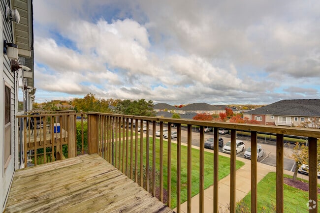 2BR, 2BA - 1,035SF Harvard - Balcony - Cambridge Club