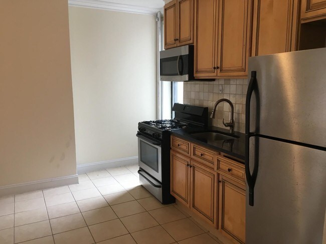 Building Photo - 557 W 144th St