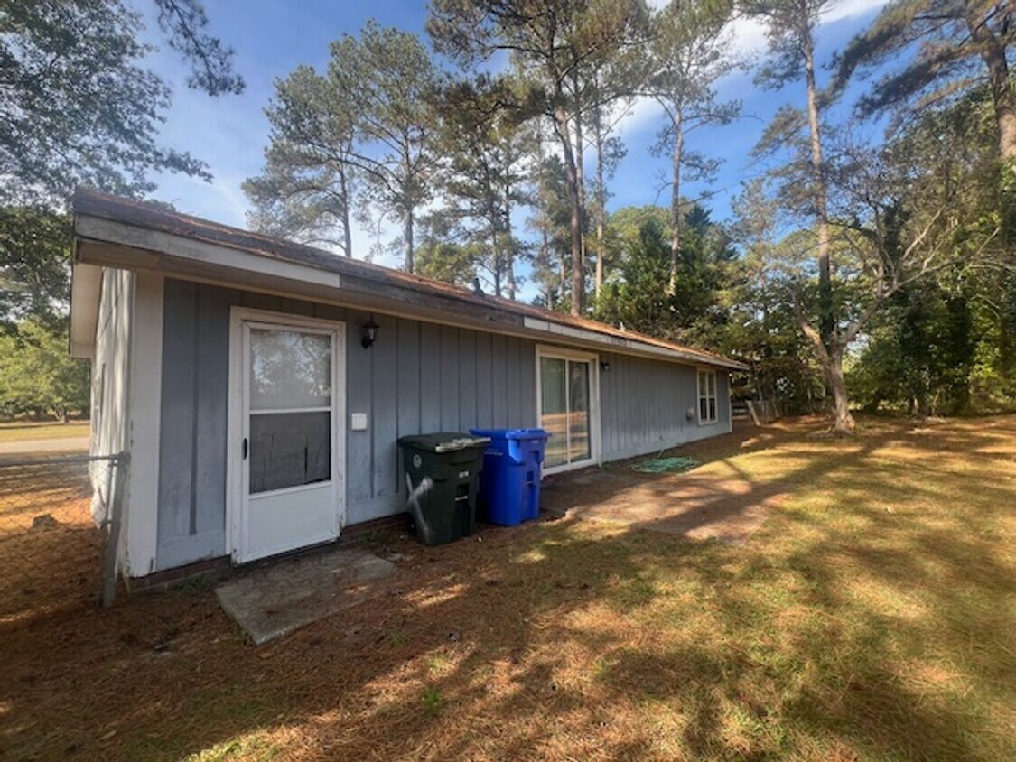 Building Photo - 1517 Doncaster Dr