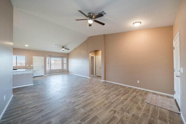 Foto del edificio - 18040 N 20th St