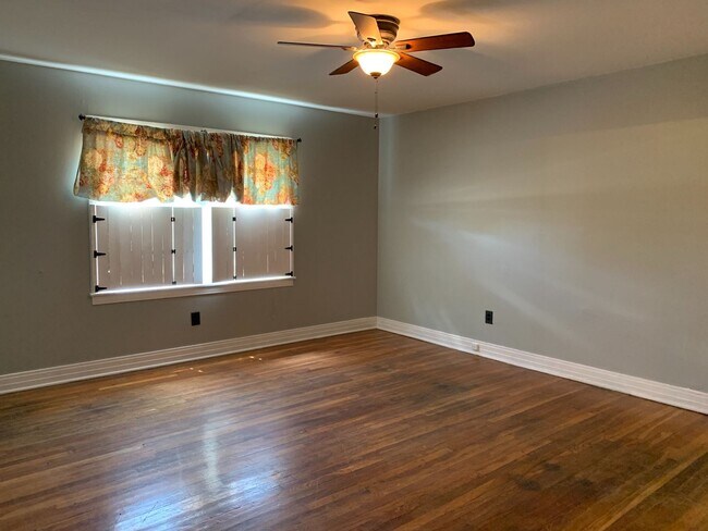 Foto del edificio - Cute & Cozy 3 Bedroom House Conveniently L...