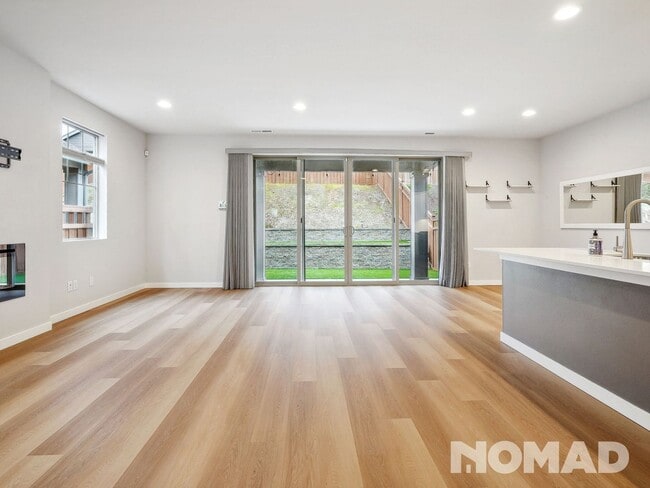 Building Photo - 12920 193rd Ave E