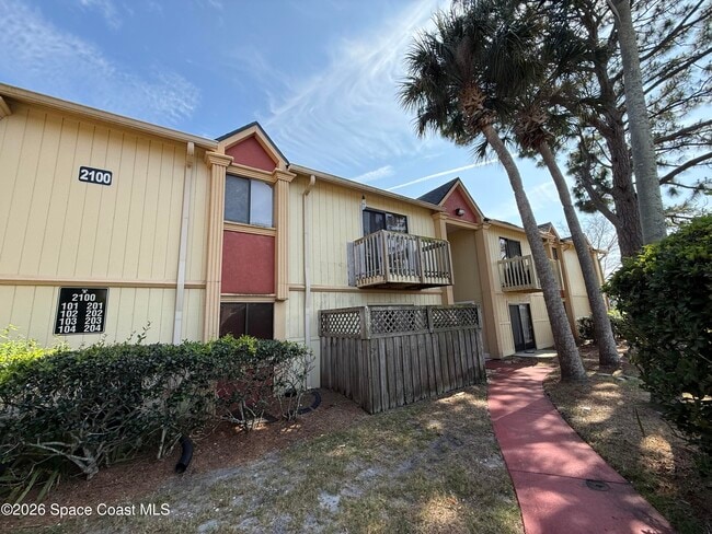 Building Photo - 2100 Forest Knoll Dr NE