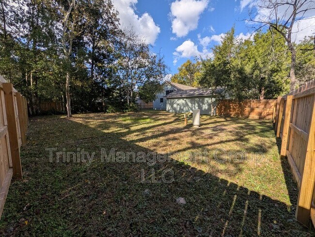 Foto del edificio - 16252 Hurban St