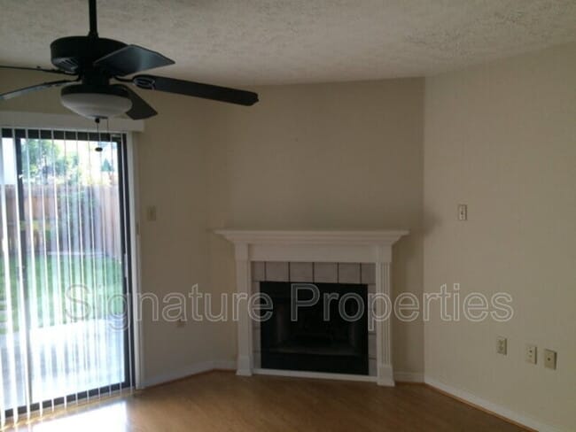 Building Photo - 2216 High Bush Cir