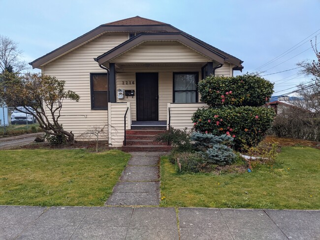 Building Photo - 2216 16th Ave S