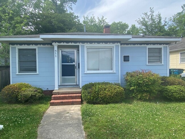 Adorable Old West Durham Home / Fenced Bac... - Adorable Old West Durham Home / Fenced Bac...