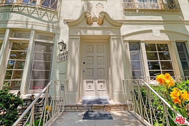 Building Photo - 9945 Robbins Dr