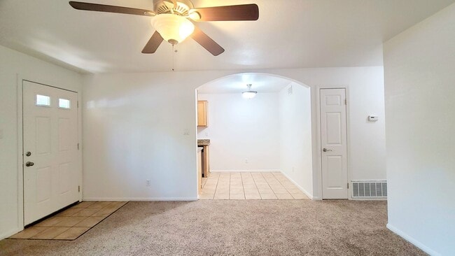 Building Photo - Perfect Single Story Condo Available!