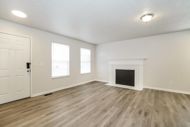 Building Photo - 7287 Candlestone Dr