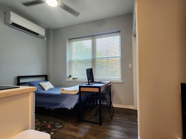 Foto del edificio - 5240 N Winthrop Ave