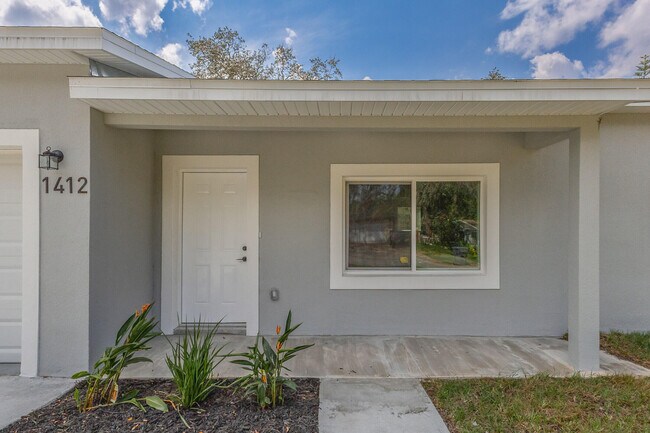 Building Photo - 1412 Elm Terrace