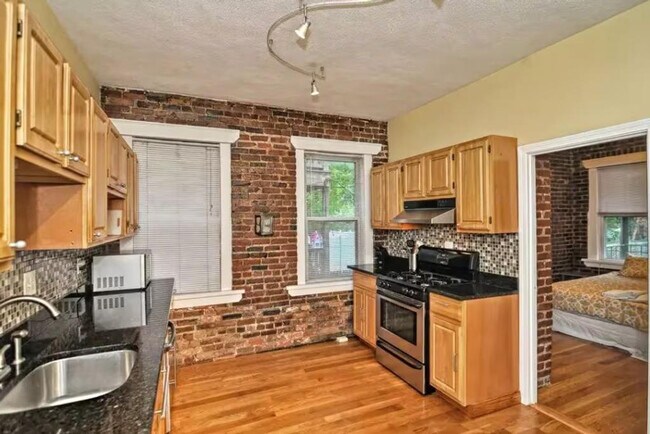 Building Photo - 155 Porter St