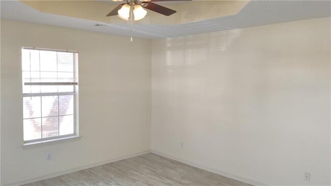 Building Photo - 44 Holly Dr