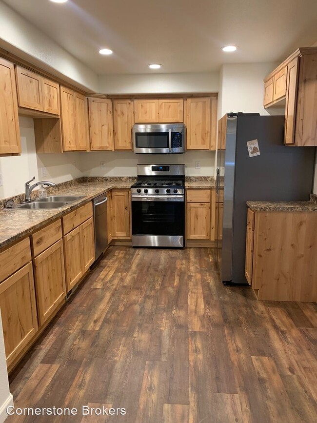 Building Photo - 3 br, 2.5 bath House - 520 Foxtail PI