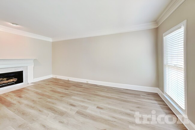 Building Photo - 1040 Huntcliff NE