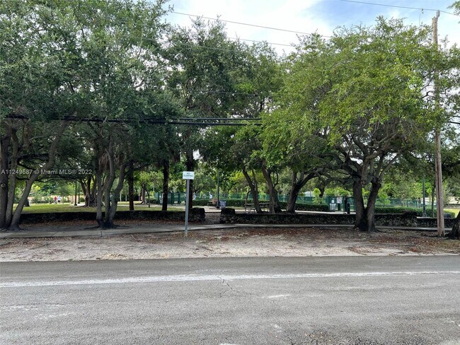 Building Photo - 8885 NE 8th Ct