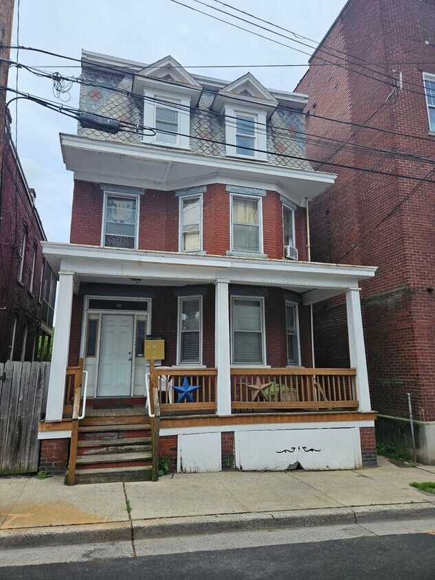 Primary Photo - 109 Polk St