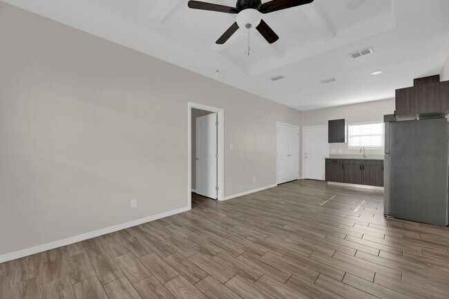 Foto del edificio - SPACIOUS! CONTEMPORARY! LOCATION!