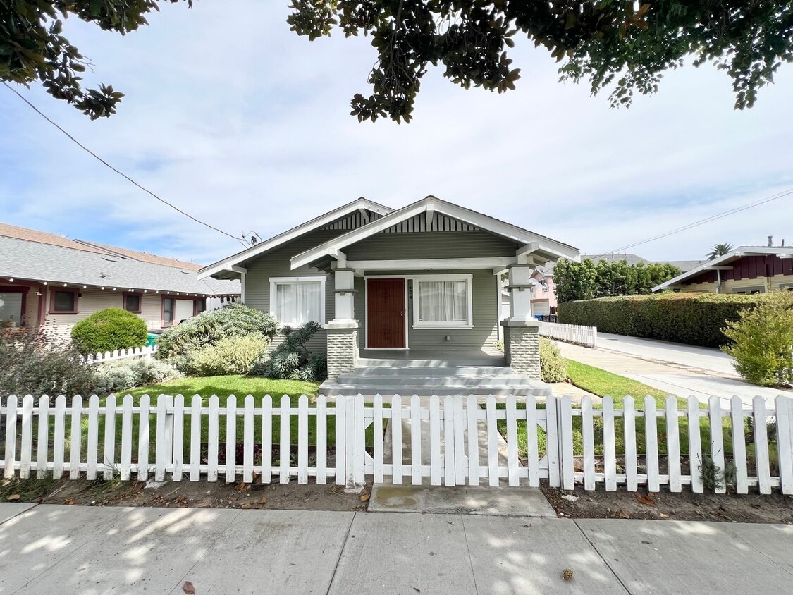 Primary Photo - Charming Rose Park Home | 3 Bedrooms | In-...