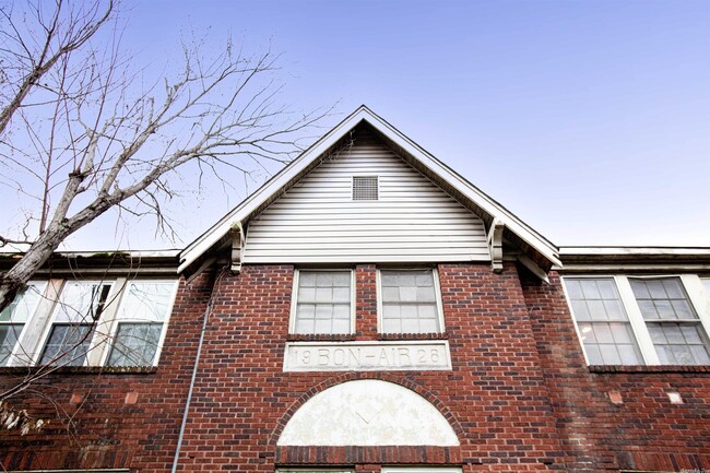 Building Photo - 3405 W Markham St