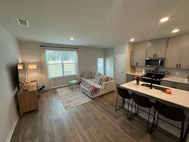 Foto del edificio - FOR LEASE- NEW TOWNHOME IN LEBANON!
