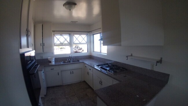 Foto del edificio - 1900 Marine Ave