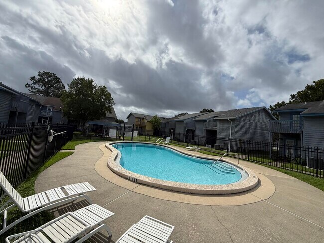 Foto del edificio - 1325 Greendale Ave