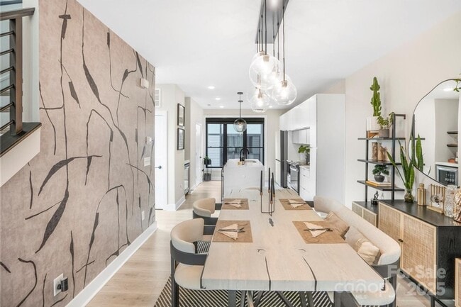 Foto del edificio - 215 Freeland Ln