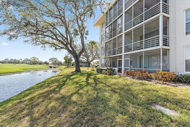 Building Photo - 7461 W Country Club Dr N
