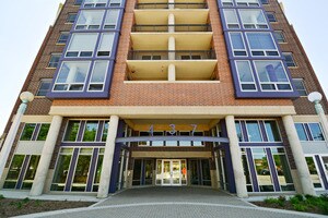 Foto del edificio - 437 W Division St