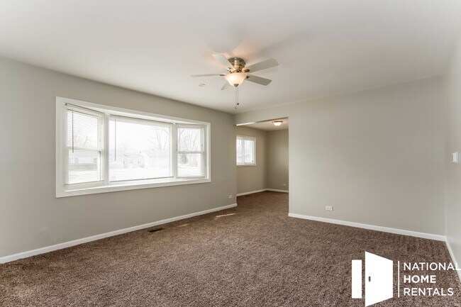 Building Photo - 1055 N Bluebonnet Ln