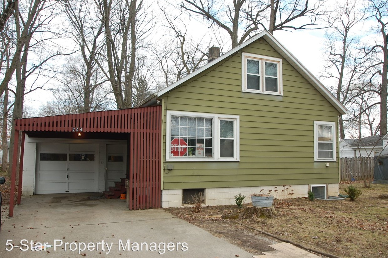 Foto principal - 704 Fair Oaks Dr