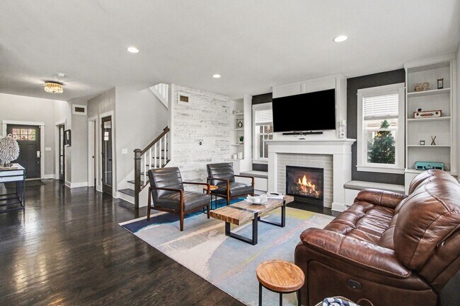 Foto del edificio - 3906 Hillside Dr