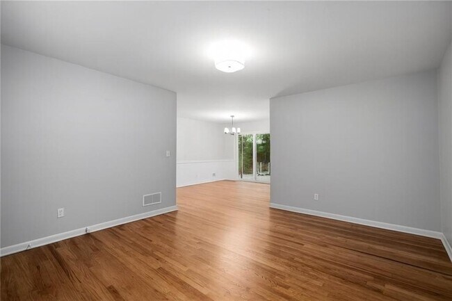 Foto del edificio - 2214 Dogwood Ln NE