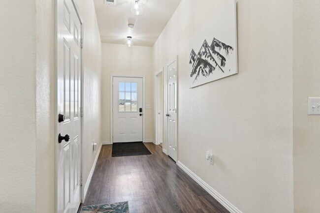 Foto del edificio - Spacious Custom New Build- 4 Bed 2 Bath Ho...