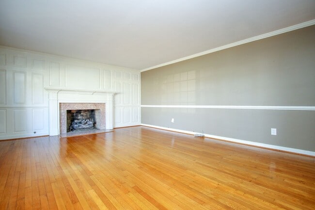 Building Photo - 15 Garland Dr