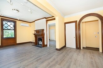 Building Photo - 963 Main St