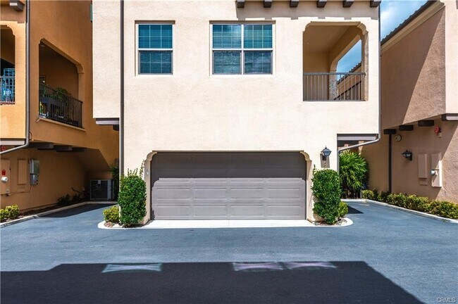 Building Photo - 174 Milky Way, Irvine, CA 92618 - 3 BR 4 B...