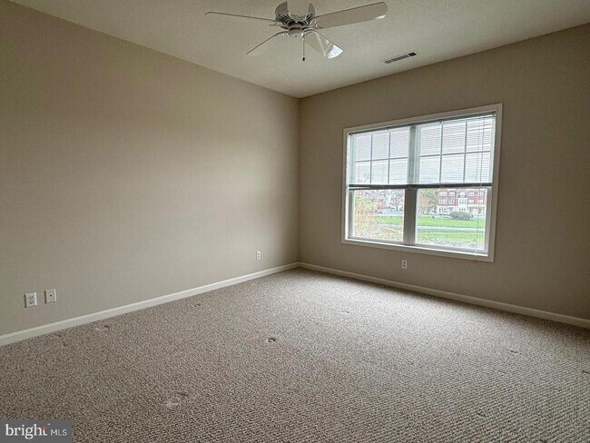 Foto del edificio - 33156 N Village Loop