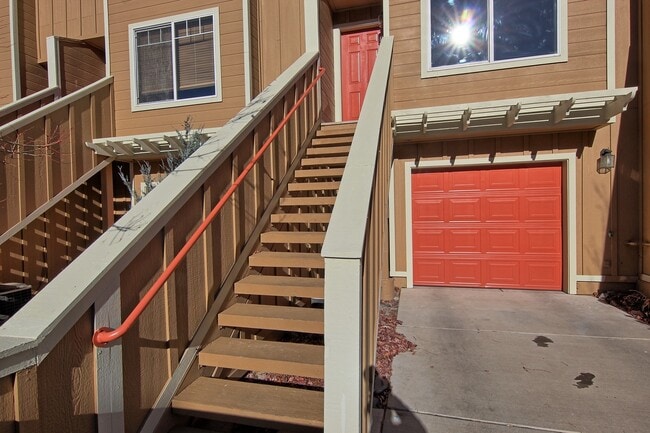 Building Photo - Updated Condo in North Reno