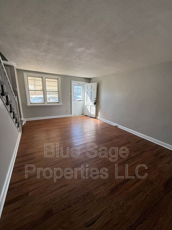 Building Photo - 319 S Church St