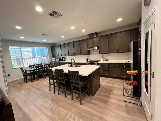 Building Photo - 5972 Diamond Way