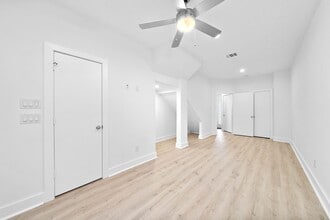 Building Photo - 1406 Valentine St