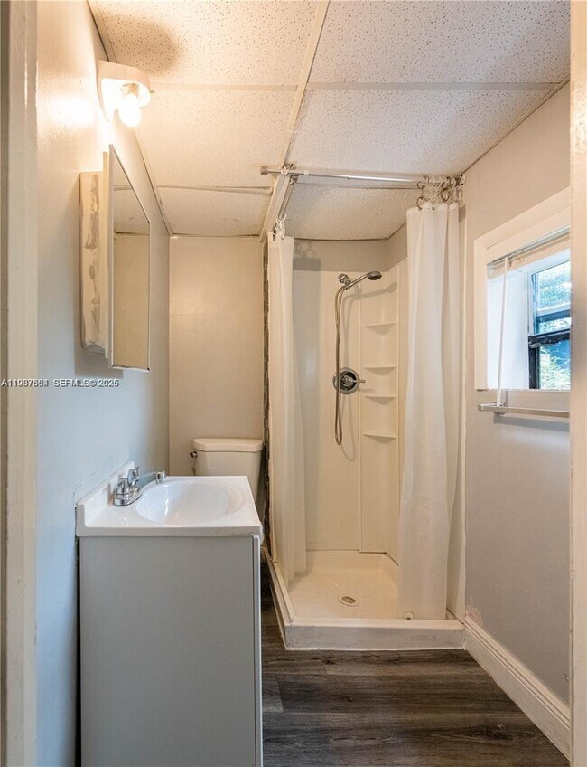 Foto del edificio - 327 SW 20th St